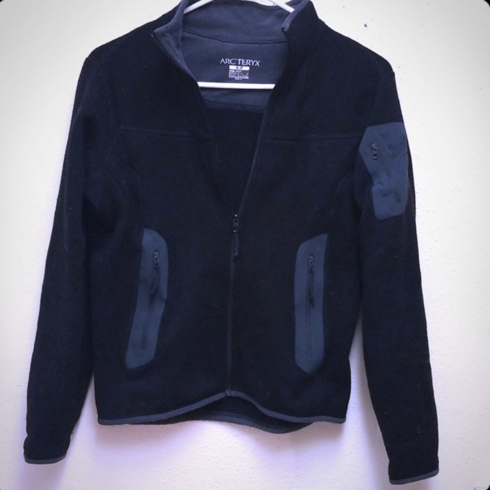 Black polartec Arc'Teryx polyester jacket